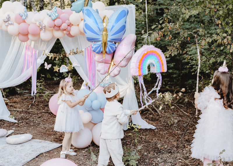 Bunte Regenbogen Piñata von PartyDeco als Dekoration für Geburtstag, Baby Shower oder Sommerparty