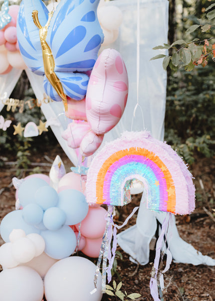 Bunte Regenbogen Piñata von PartyDeco als Dekoration für Geburtstag